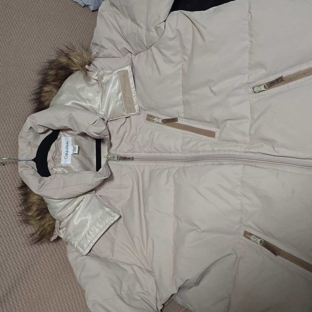 Ladies Calvin Klein  quilted winter jacket size L  beige color